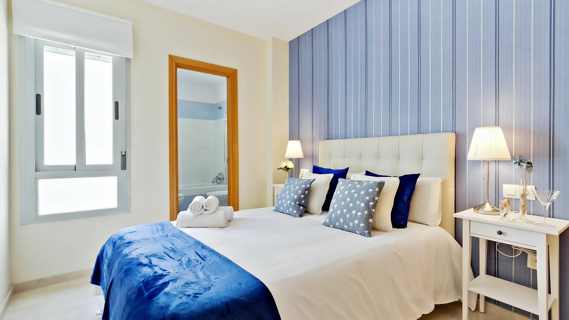 Del Parque Flats - Ollerias Duplex Apartment Malaga